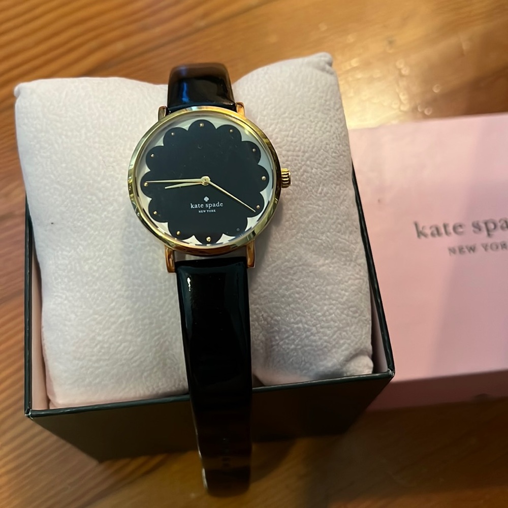 Kate Spade scallop gold black classy watch
